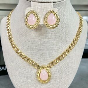 Vintage Signed Trifari Gold Tone Pink Tear Drop Cabochon Necklace And Earrings